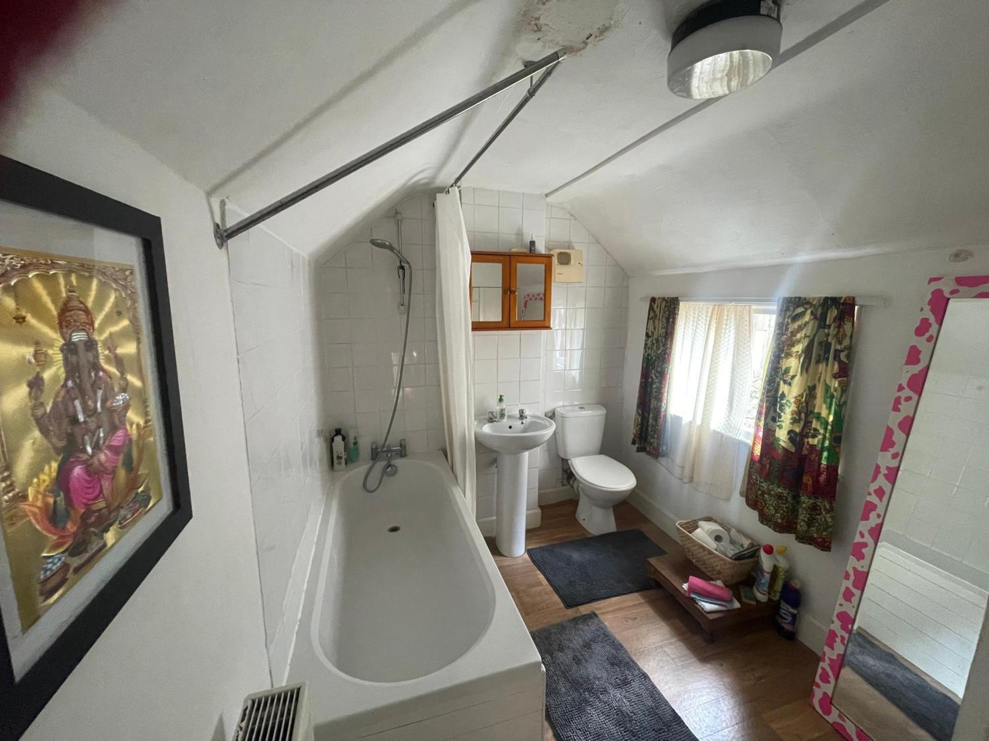 Homestay In The Heart Of Avalon Glastonbury Exterior photo
