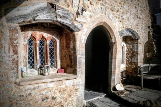 Homestay In The Heart Of Avalon Glastonbury Exterior photo